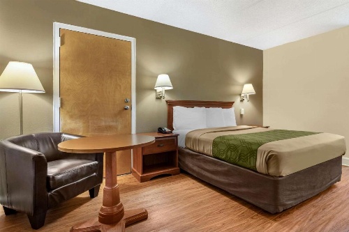 Econo Lodge Inn & Suites Lugoff image 17