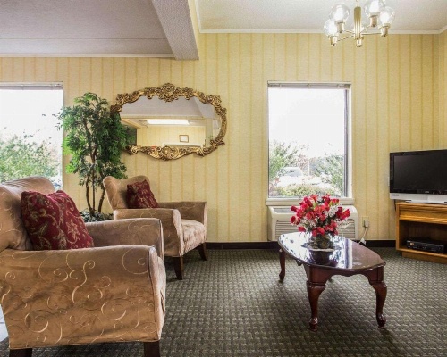 Econo Lodge Inn & Suites Lugoff image 24